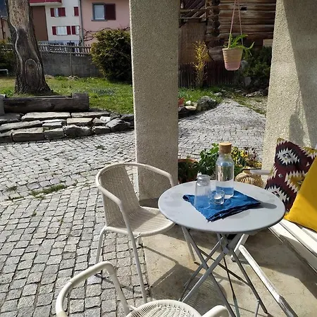 Studio Im Dorfkern Von Umgeben Von Einem Garten